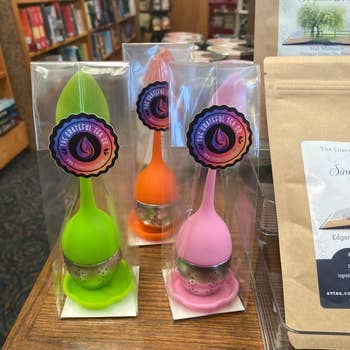 Leaf Shape Silicone Tea Infuser - (304 Stainless Steel): Hot Pink