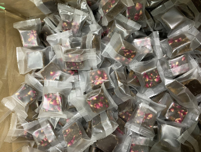 Premium Brown Sugar Cubes with flowers & fruit (3 choices): Rose